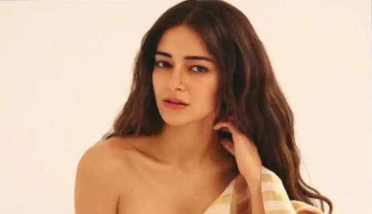 Ananya Panday wears gajra blouse, ‘phoolon ki chaddar’ .